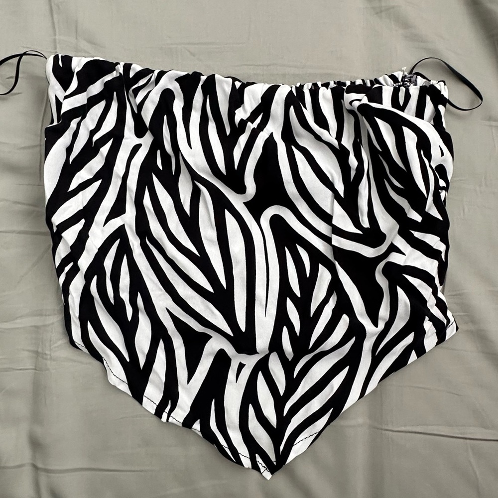 Final Touch Black and White Leaf Pattern tube Top